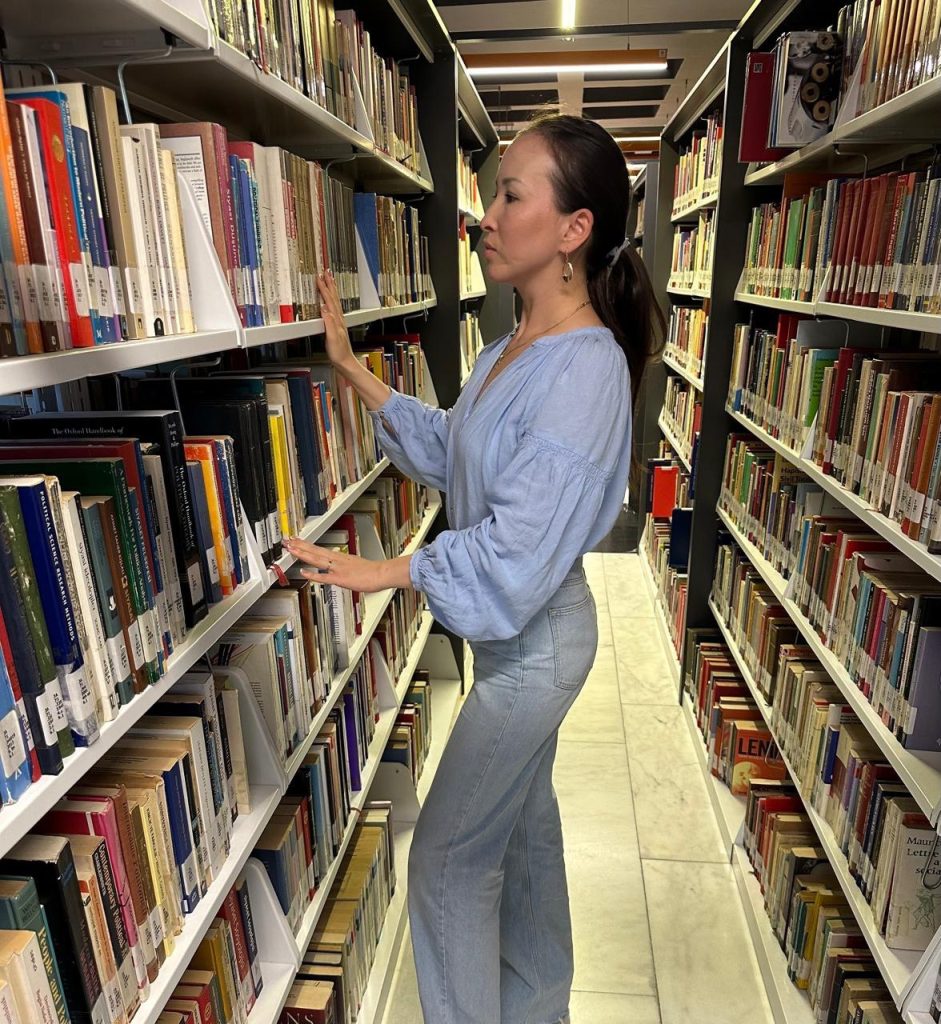 Daniya in the library among the books
