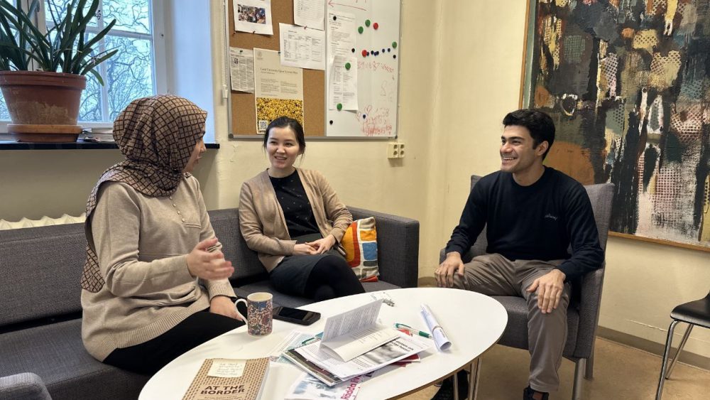 3 people sitting in a room and talking